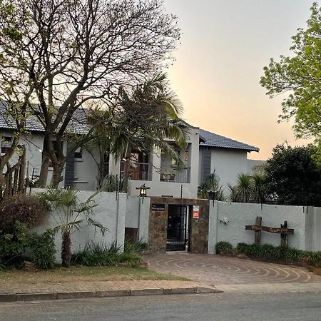 Africa Footprints Lodge Kempton Park Exterior foto