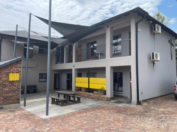 Africa Footprints Lodge Kempton Park Exterior foto